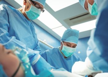 В Краснодаре врачи удалили пациенту почку, пораженную огромной опухолью