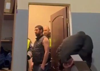 В Сочи мужчина ударился головой о стену, чтобы обвинить полицию в побоях