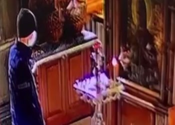 В Краснодаре двое мужчин вынесли из храма 420 изделий из золота и серебра