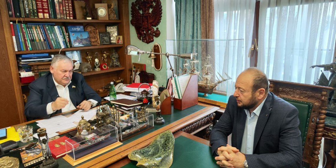 Затулин обсудил с сочинцами ремонт дорог и установку памятника погибшим в ВОВ