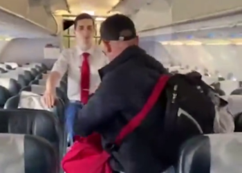 «На землю все, лежать»: Москвич захватил в аэропорту Сочи самолет