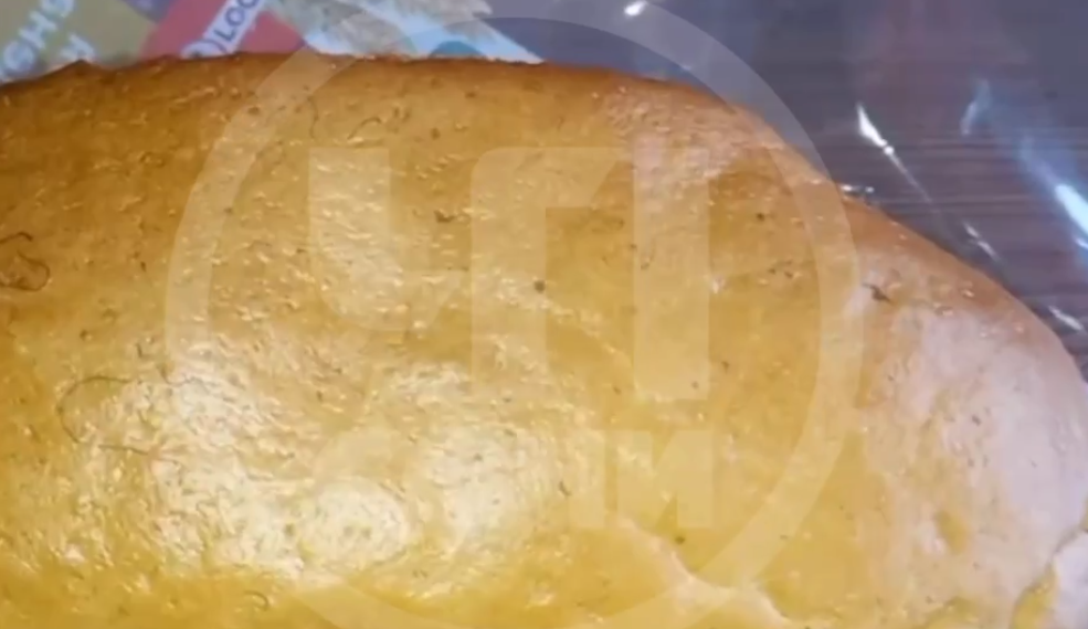 “Их тут просто миллион”: хлеб с лобковыми волосами поступил в продажу в Сочи