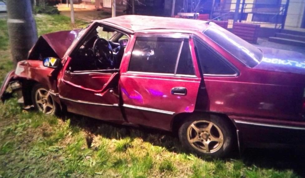 В Краснодаре 16-летний подросток пытался скрыться от полиции и пострадал в ДТП