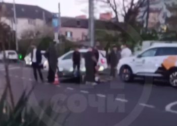 В Сочи мотоциклист пострадал в ДТП с такси