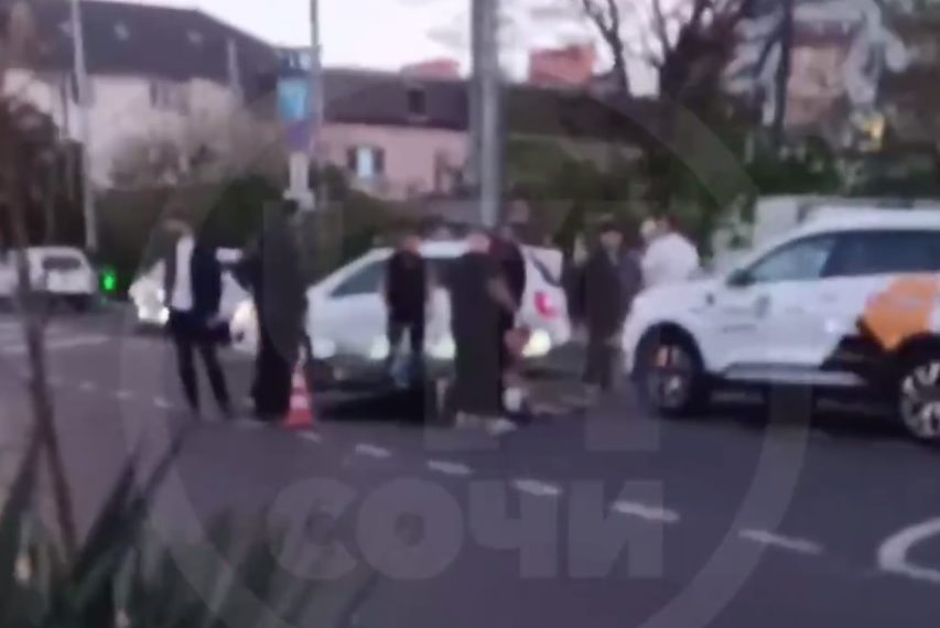 В Сочи мотоциклист пострадал в ДТП с такси