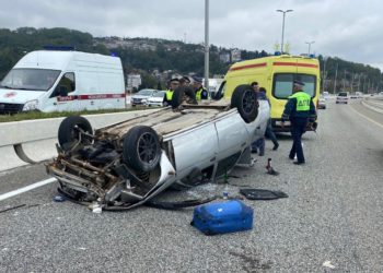 В ДТП с опрокинувшейся «Ладой» в Сочи пострадали три человека