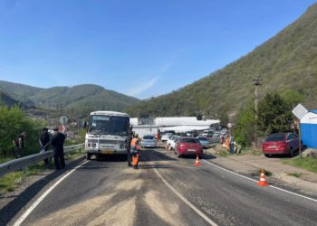 В ДТП с двумя легковушками и автобусом на Кубани пострадали три человека