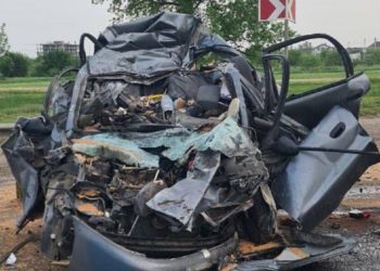 В ДТП с двумя грузовиками на Кубани погиб водитель Chevrolet