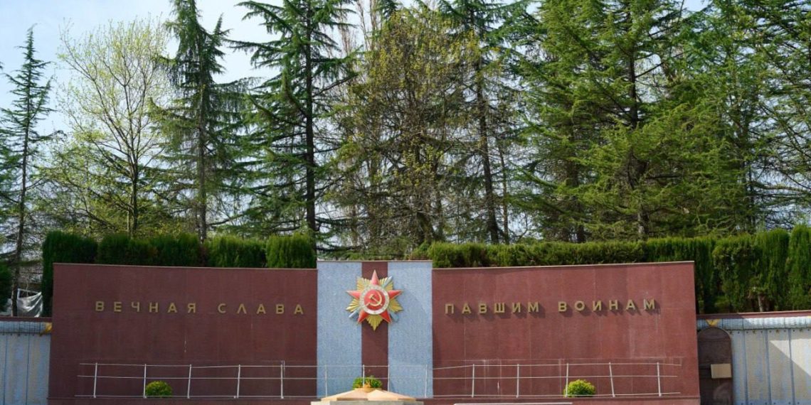 В Сочи завершается благоустройство мемориала в Завокзальном микрорайоне