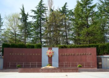 В Сочи завершается благоустройство мемориала в Завокзальном микрорайоне