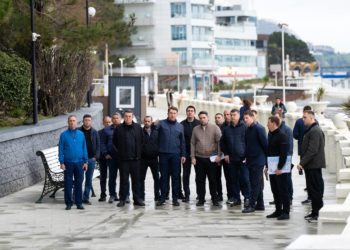 Копайгородский провел рабочий обход пляжей в центре Сочи