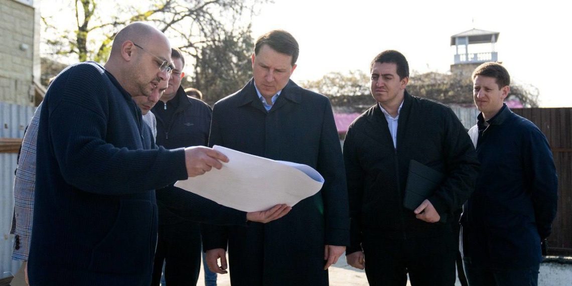 Копайгородский осмотрел самые популярные пляжи Хостинского района