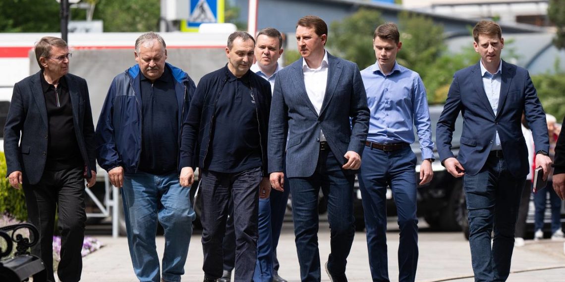 Копайгородский, Затулин и Ересько высадили пальмарий в Сочи