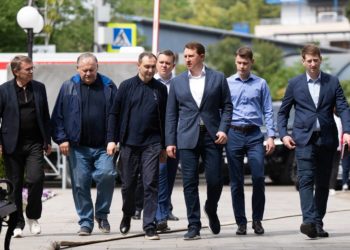 Копайгородский, Затулин и Ересько высадили пальмарий в Сочи