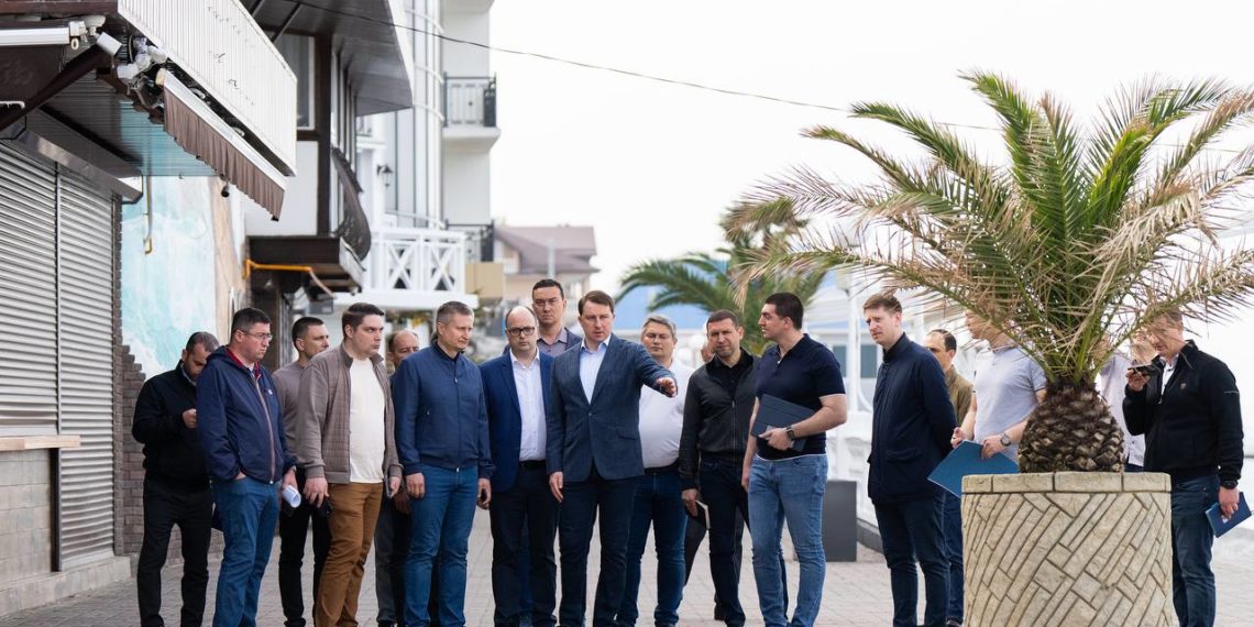 Копайгородский провел обход пляжей Лазаревского района