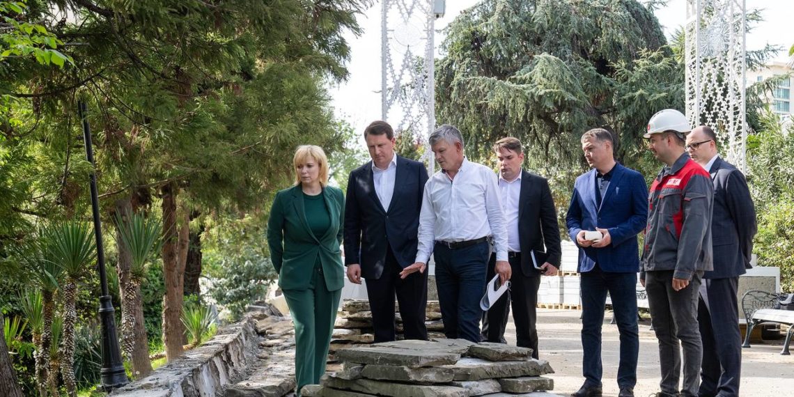 Копайгородский: в Сочи благоустроят Приморский парк к лету 2024 года