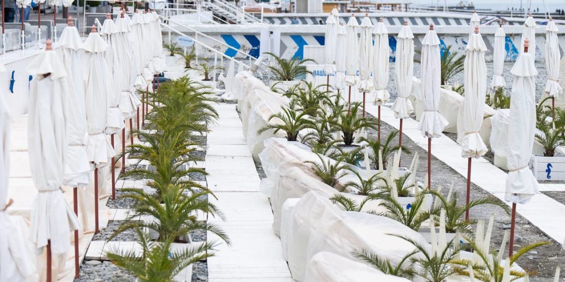 Копайгородский: на многих пляжах Сочи завершается подготовка к сезону