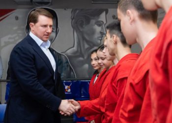 Копайгородский проводил команду юных сочинских самбистов в Москву