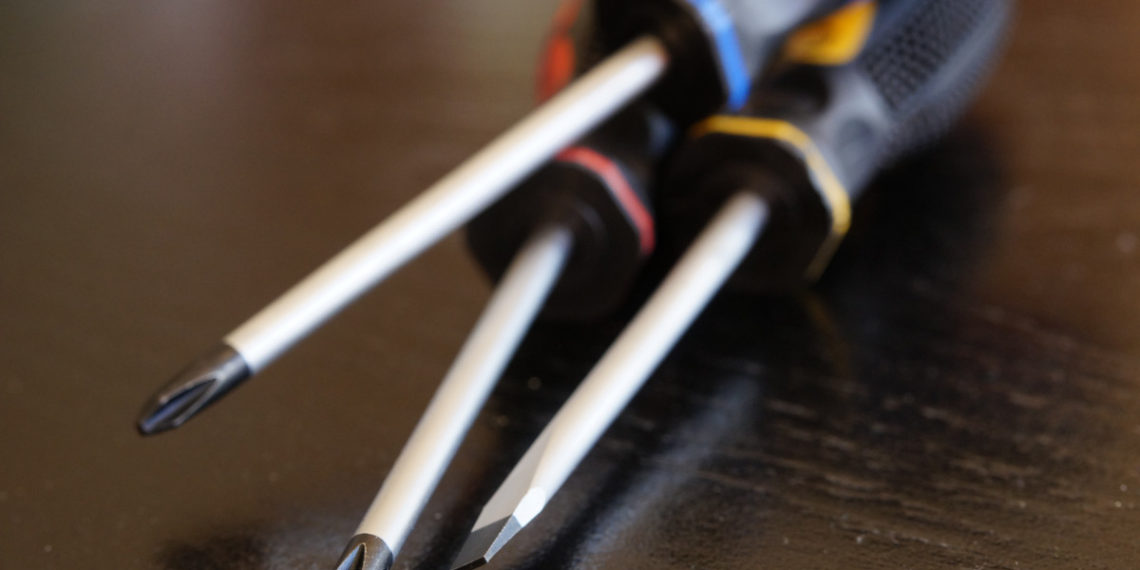 В Краснодаре мужчина с отверткой напал на женщину-водителя