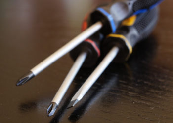 В Краснодаре мужчина с отверткой напал на женщину-водителя