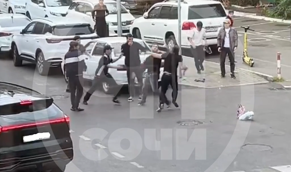 Массовая драка с “огоньком” в Адлерском районе Сочи попала на видео