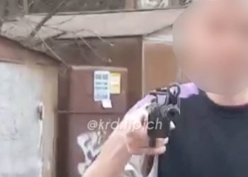 В Краснодаре мужчина стрелял в голубей и сделавшую ему замечание женщину