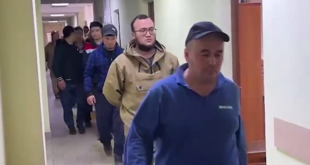 В Туапсе суд выдворил 15 иностранцев из России за массовую драку