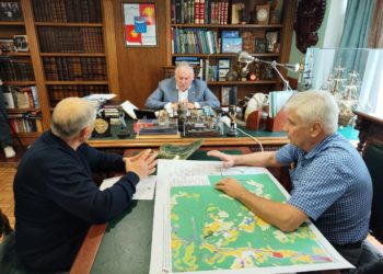 Константин Затулин обсудил с сочинцами ремонт дорог и земельные вопросы