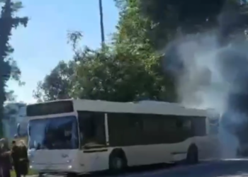 В Сочи на Мамайском перевале пассажирский автобус загорелся прямо на ходу