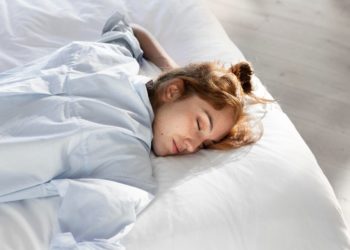 В Сочи ищут человека, который будет спать за 60 тысяч рублей в месяц