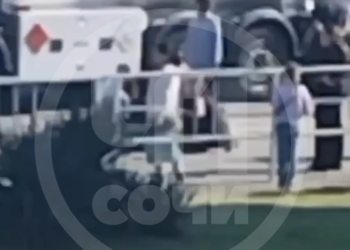 В Сочи автомобиль сбил девочку-подростка, последствия ДТП сняли на видео