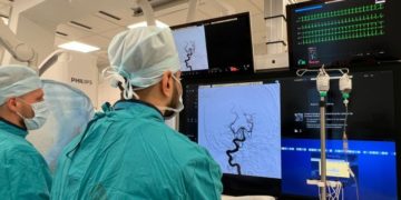 На Кубани пациентке с аневризмой впервые установлен внутрисосудистый имплантат