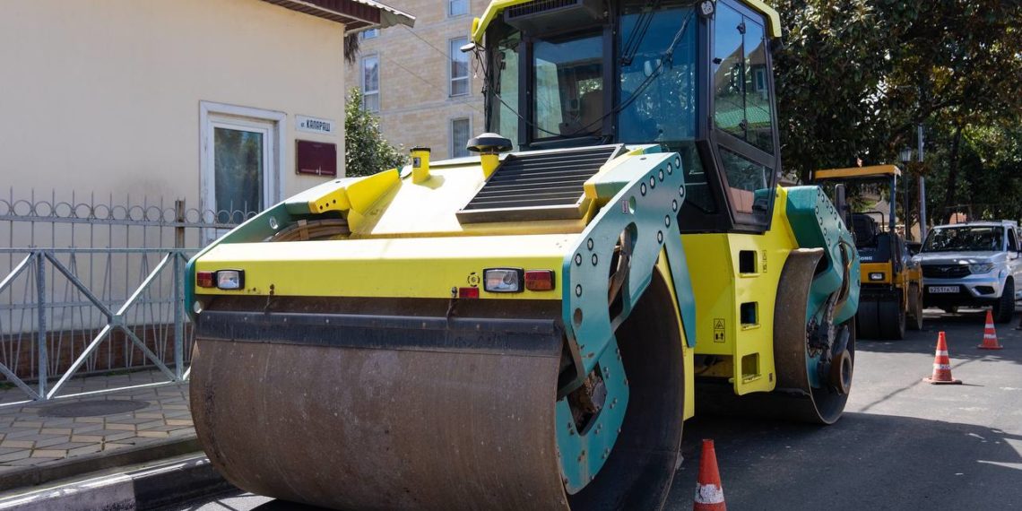 Копайгородский: в Сочи ремонтировали 43 улицы в апреле 2024 года
