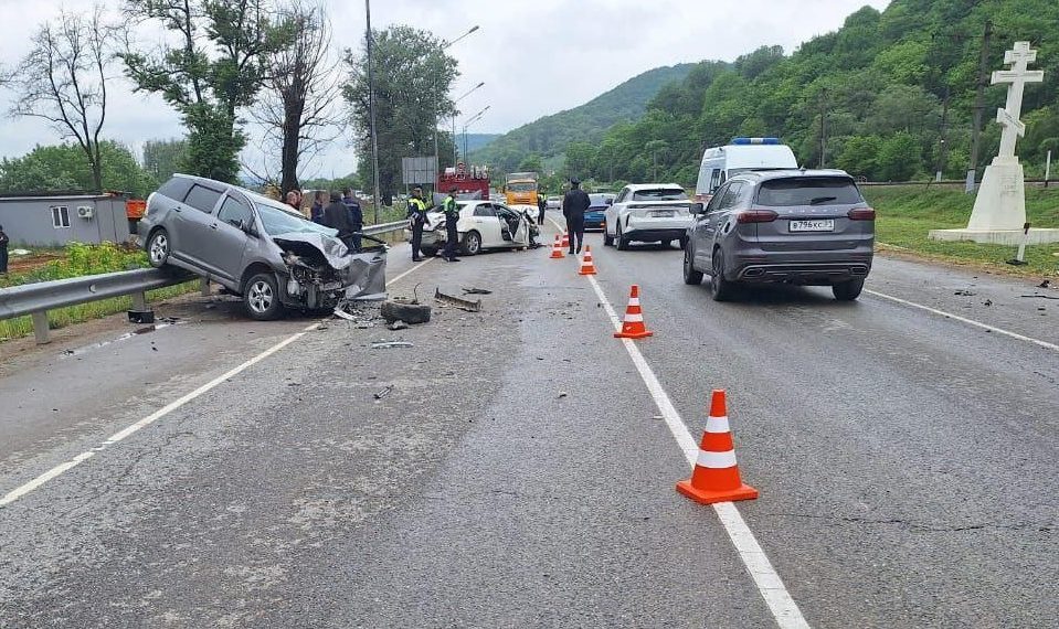 В ДТП с тремя авто в Краснодарском крае пострадали четыре человека