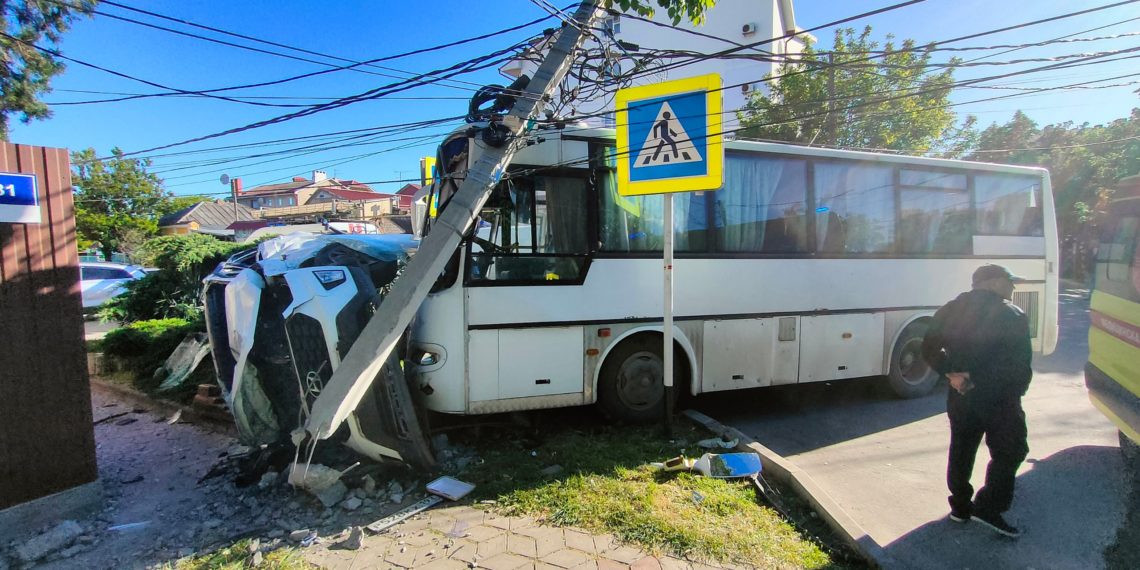 В ДТП с автобусом в Анапе пострадали четыре человека