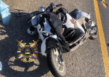 В Краснодаре 20-летний водитель мопеда врезался в грузовик и погиб