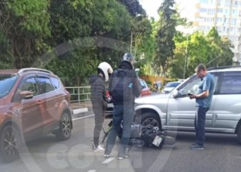 В Сочи автомобиль сбил мотоциклиста