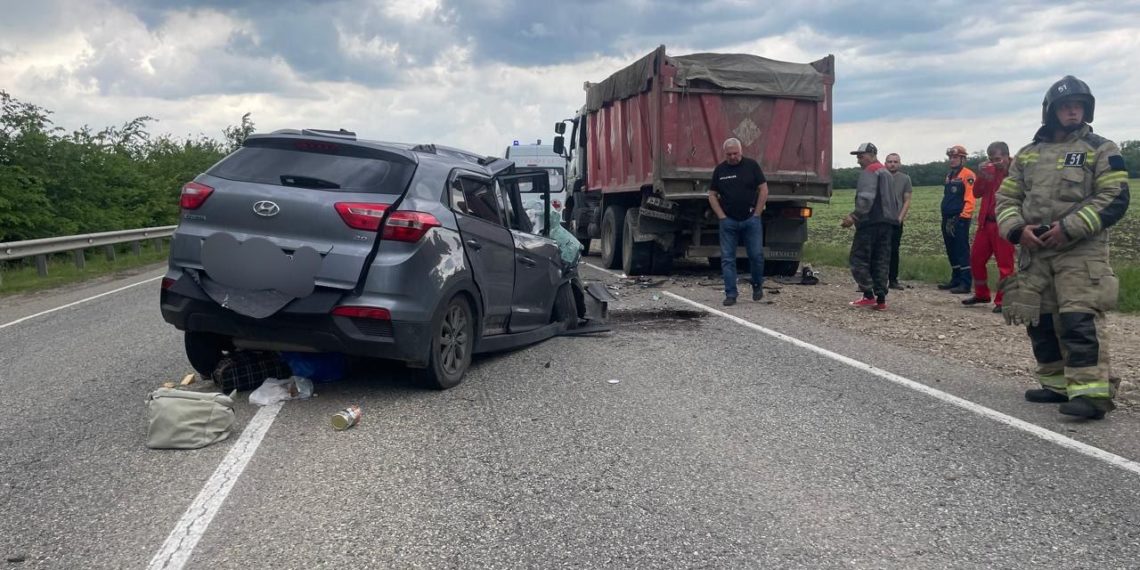 В ДТП с Hyundai и грузовиком Renault на Кубани погибли две женщины и мужчина