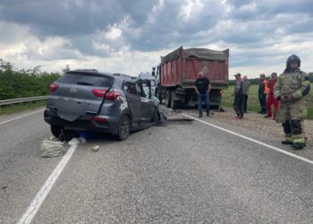В ДТП с Hyundai и грузовиком Renault на Кубани погибли две женщины и мужчина