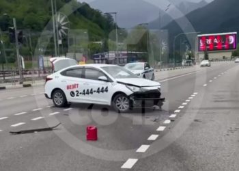 В Адлерском районе Сочи таксист сбил мотоциклиста