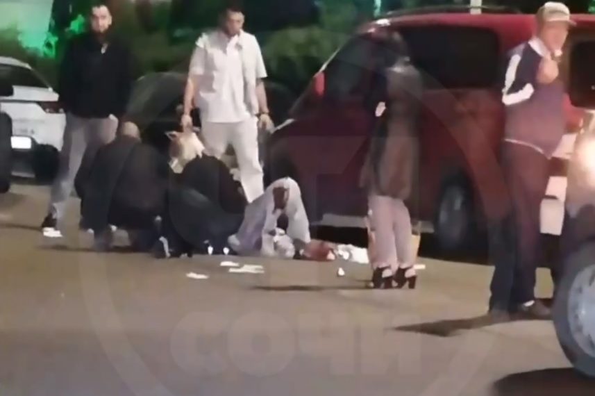 В Сочи мотоциклист врезался в BMW и сломал ногу