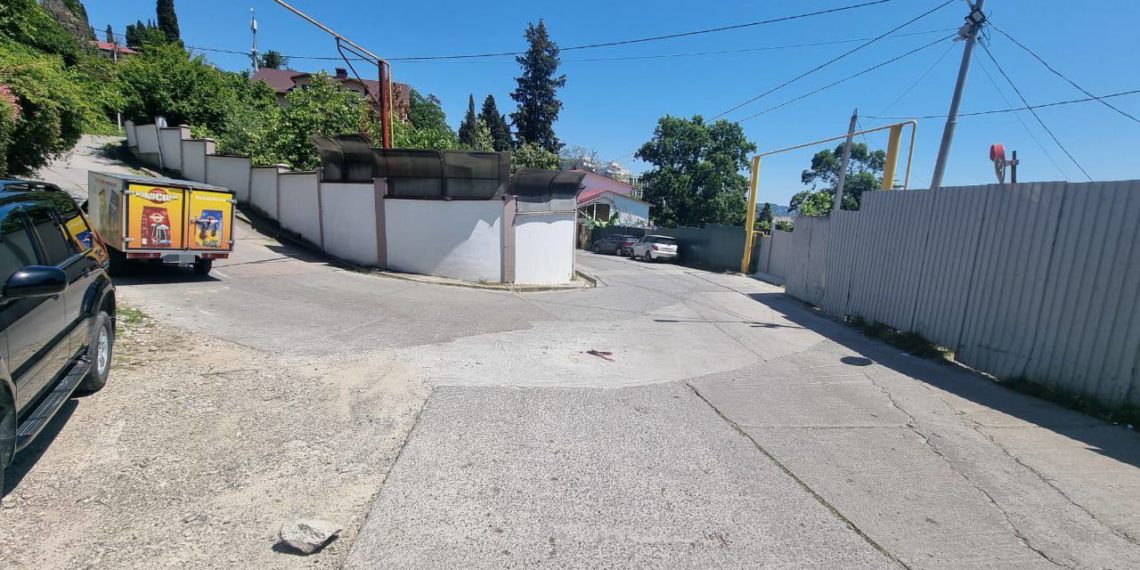 В Сочи автомобиль сбил 12-летнего велосипедиста