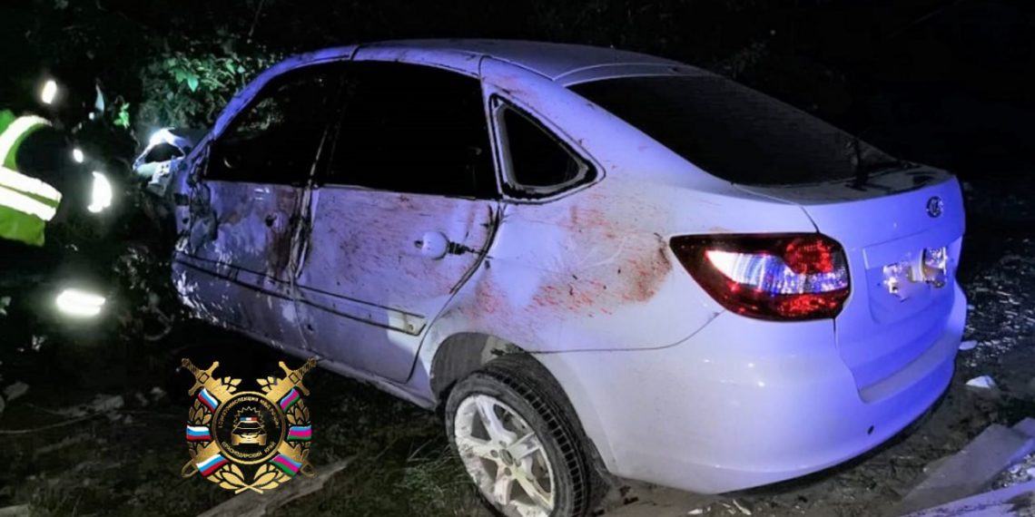 На Кубани «Лада» врезалась в ограждение, мусорный бак и дерево: погиб пассажир