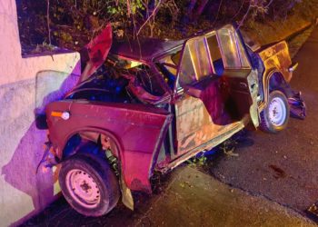 В Сочи водитель «Жигулей» врезался в ограждение и погиб