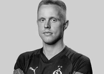 Умершего в Сочи тренера Егора Кашина до этого спасали несколько раз