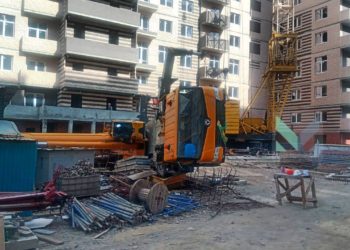В Краснодаре рухнул 50-метровый строительный кран