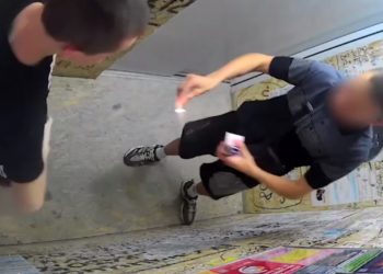 В Краснодаре двое подростков взорвали петарду в лифте и 20 минут провели в дыму