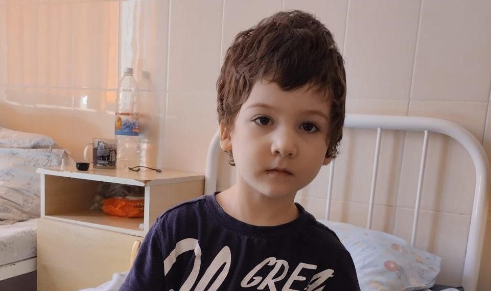 Полиция Новороссийска ищет родных найденного на детского площадке ребенка