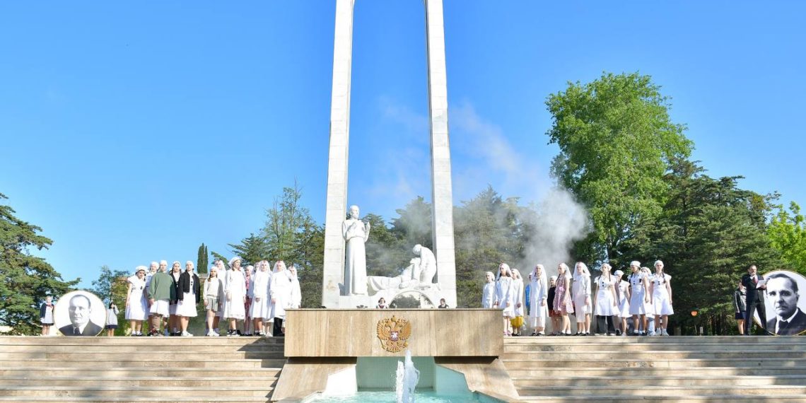 Копайгородский: в Сочи возложили цветы к мемориалу «Подвиг во имя жизни»