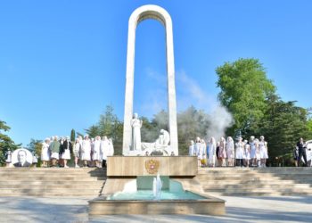 Копайгородский: в Сочи возложили цветы к мемориалу «Подвиг во имя жизни»